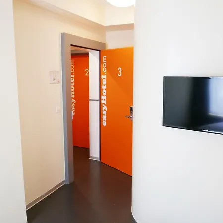 Easyhotel Centre 酒店 2*