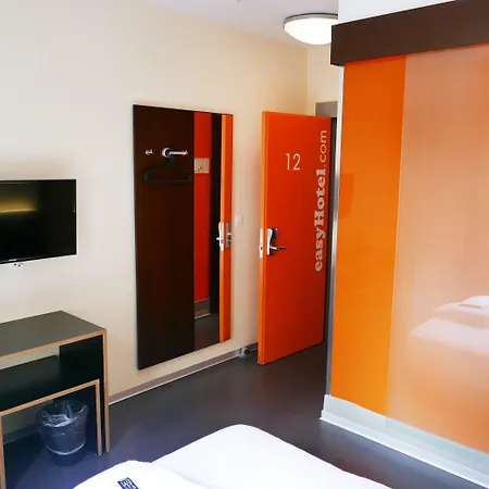 Easyhotel Centre 酒店 2*