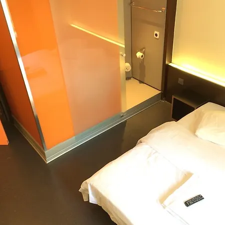 Hotel Easyhotel Centre 2*