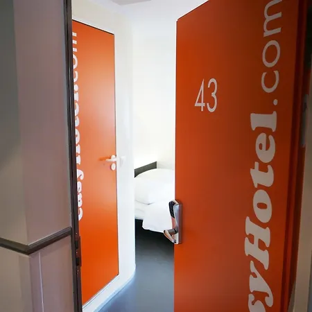 Easyhotel Centre