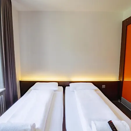 Easyhotel Centre 2*