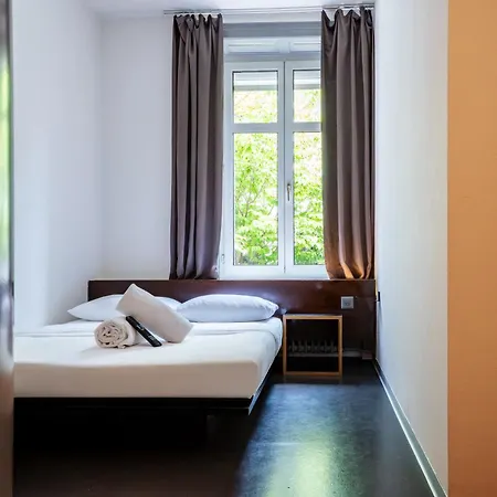 Szálloda Easyhotel Centre 2*