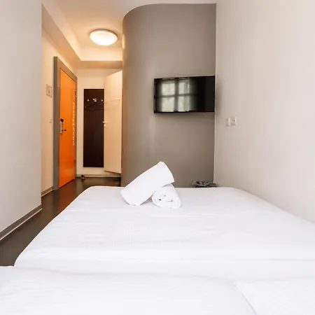 Easyhotel Centre Hotel 2*