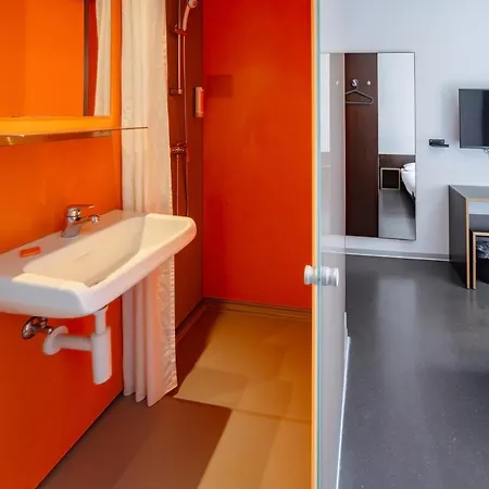 Easyhotel Centre 2*