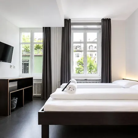 Easyhotel Centre Hotel 2*