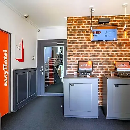 Easyhotel Centre فندق 2*