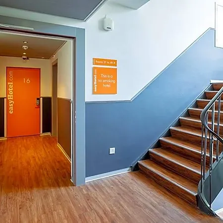Easyhotel Centre 酒店 2*