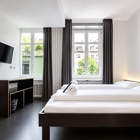 Готель Easyhotel Centre 2*