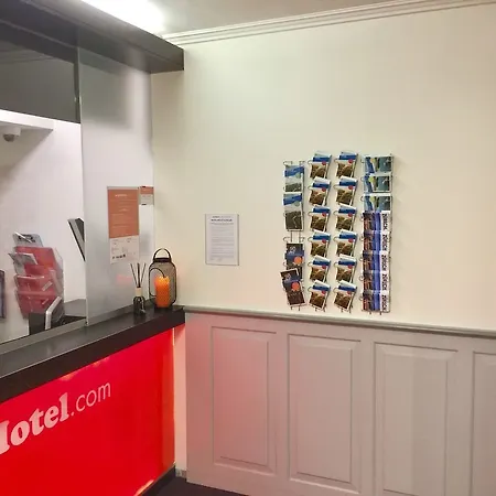 Готель Easyhotel Centre 2*