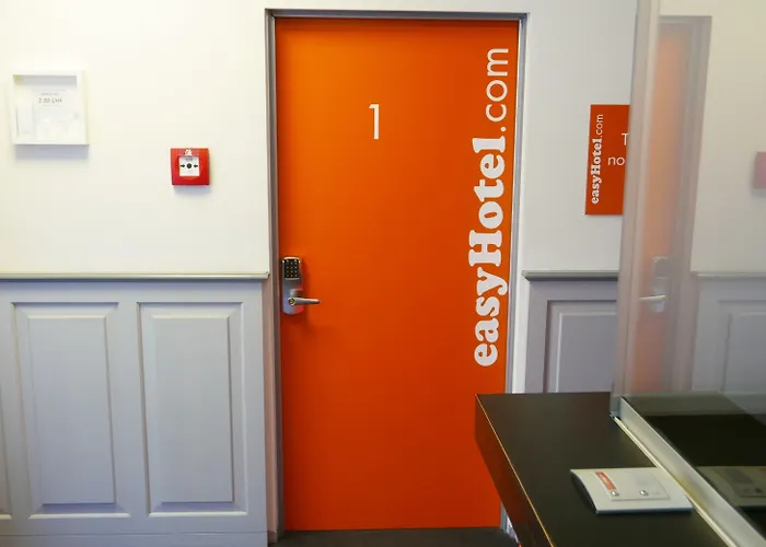 Easyhotel Centre 2*