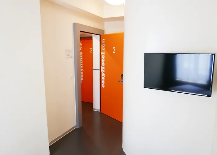 Easyhotel Centre מלון 2*