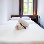 Easyhotel Centre מלון 2*
