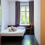 מלון Easyhotel Centre 2*