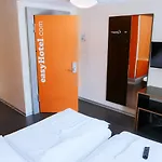 Easyhotel Centre מלון 2*
