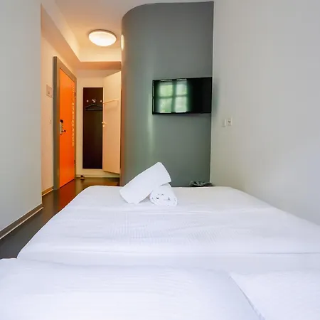 Easyhotel Centre Hotel