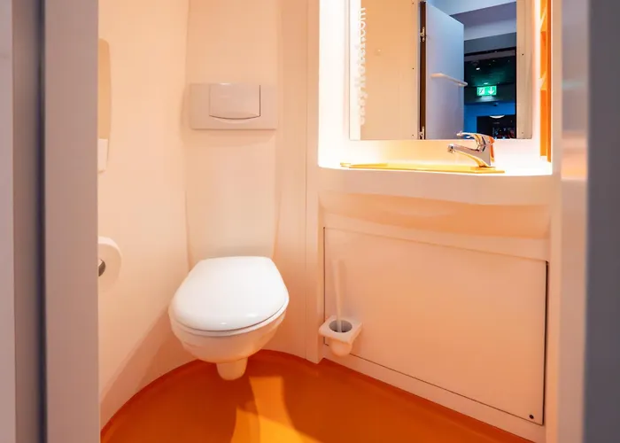 Easyhotel Centre Hotel