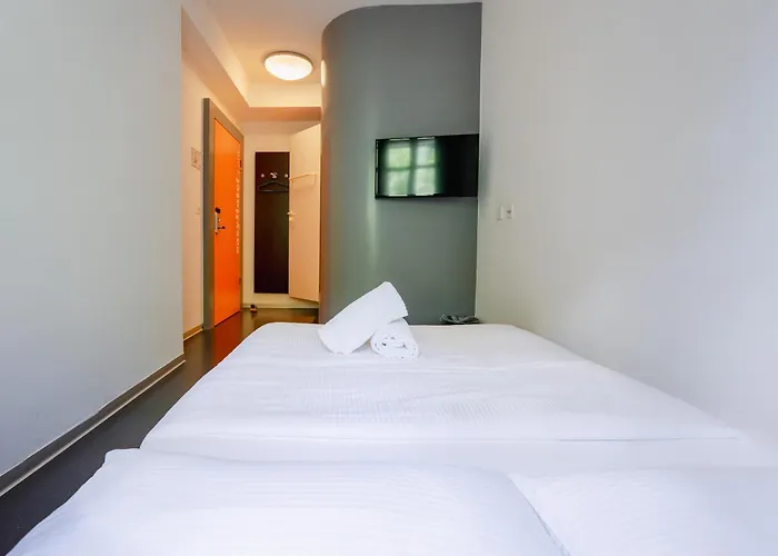 Easyhotel Centre Hotel