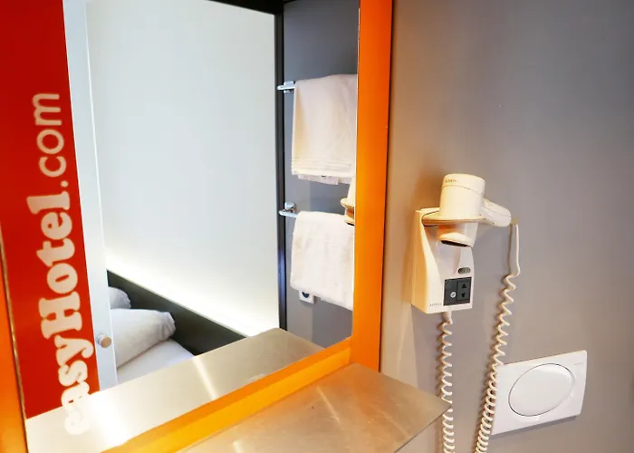 Easyhotel Centre 2*