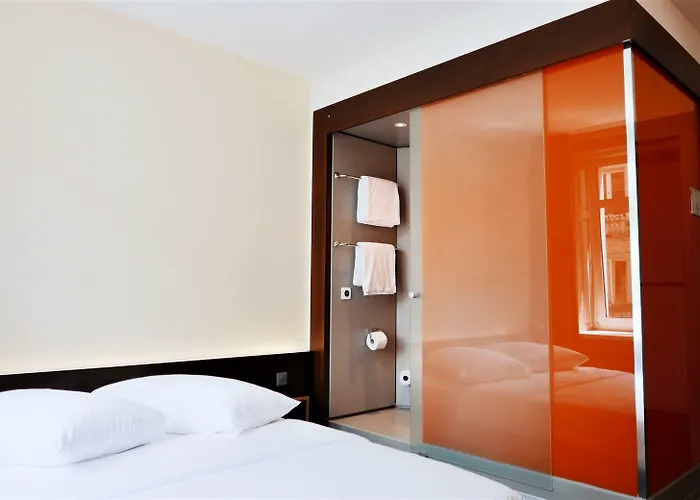 Easyhotel Centre 2*
