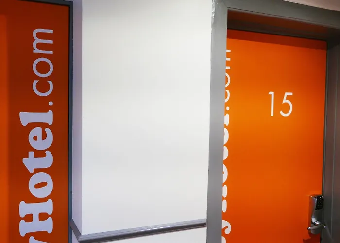 Easyhotel Centre Hotel