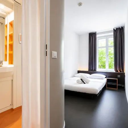 Готель Easyhotel Centre