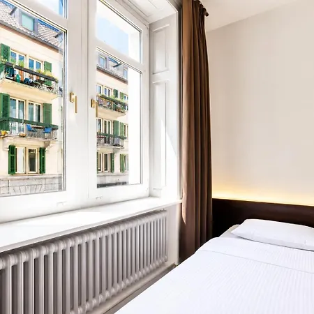 Готель Easyhotel Centre 2*