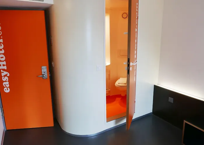 מלון Easyhotel Centre